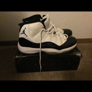 Selling Jordan 11 concords size 10 for $100